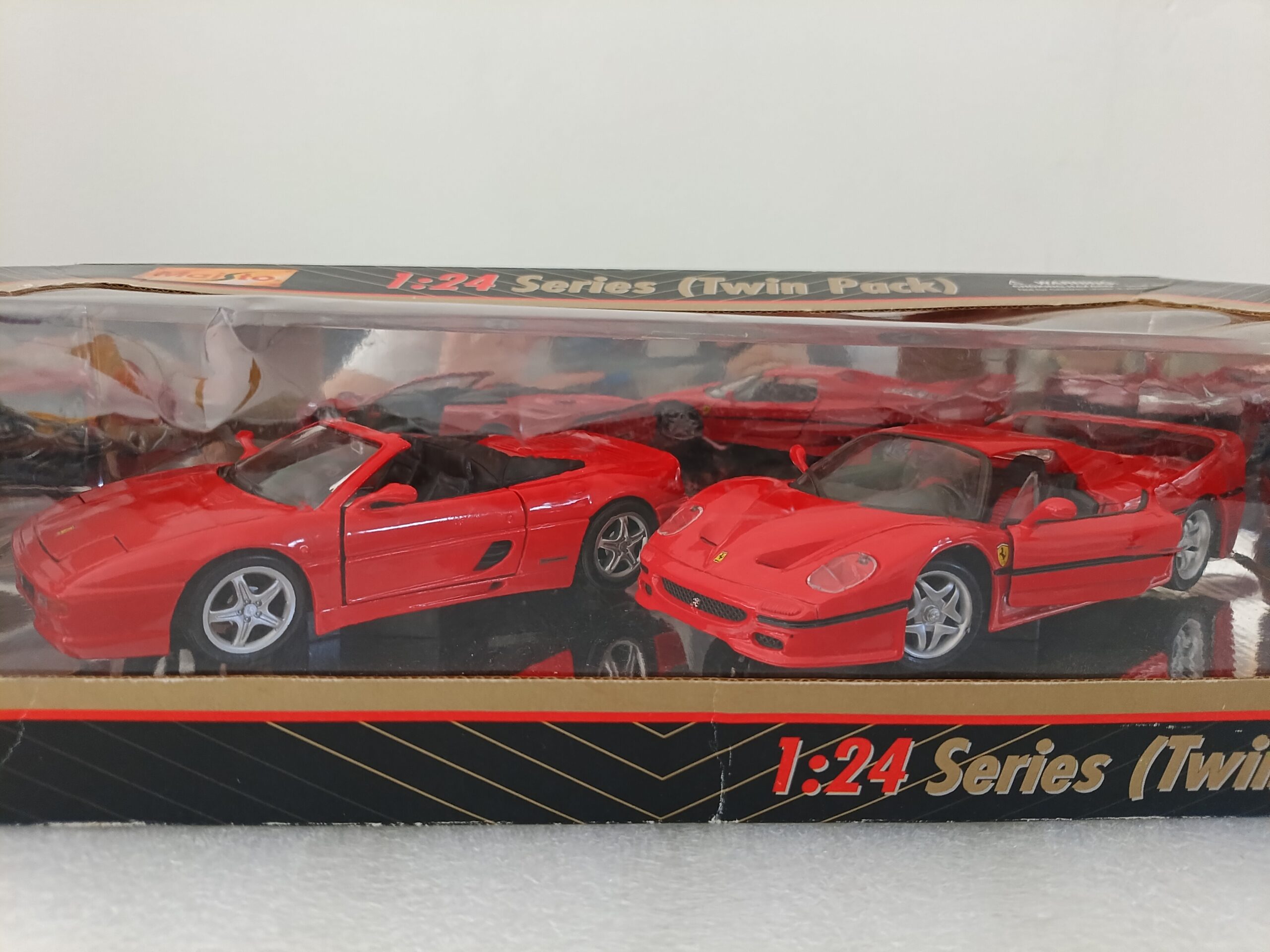 MAISTO SERIES TWIN PACK 1-24 FERRARI F355 CABRIO E FERRARI F50